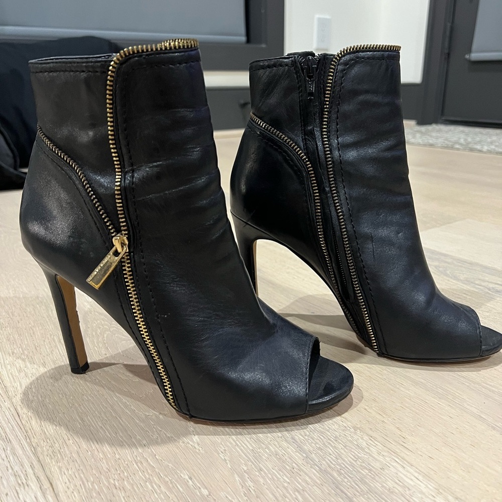 Size 8 1/2 Vince Camuto peep-toe booties